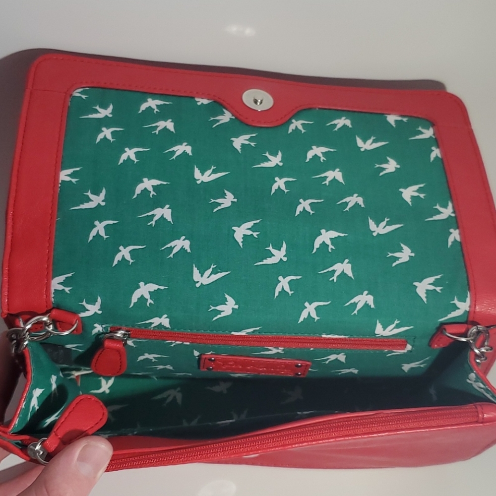 Kate Landry - Picture 3 of 4